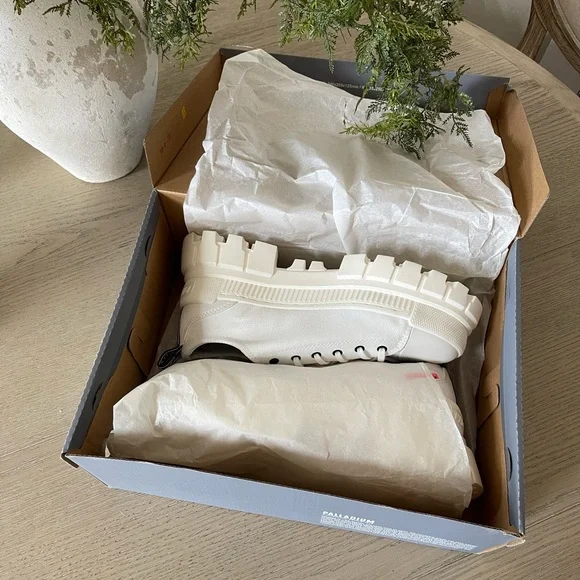 Palladium Women’s ‘Revolt LO TX’ Boots - Star White - Picture 8 of 8